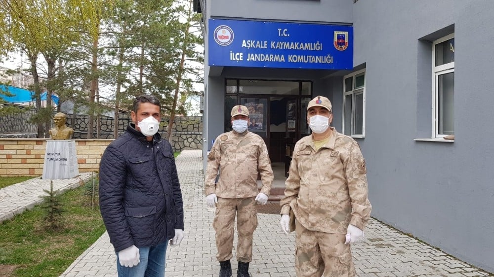 Erzurumlu çiftçi ’Biz Bize Yeteriz’ kampanyasına ineğini bağışladı 