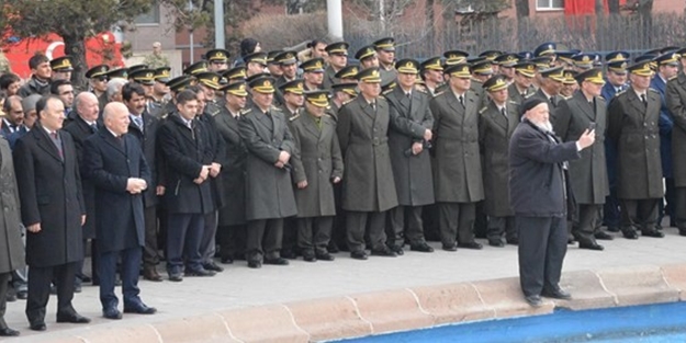 Kazım Dede’den askerleri şaşırtan hareket!