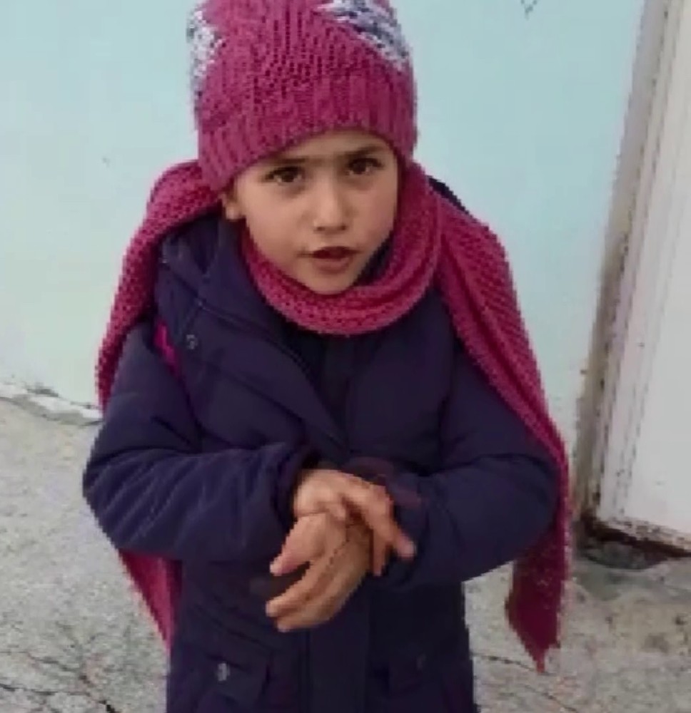 Erzurumlu küçük Miray’ın virüs önlemi izleyenleri gülümsetti 