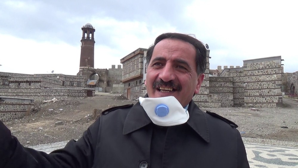 Erzurumlu sanatçı ’evde kalın’ çağrısı yaptı 