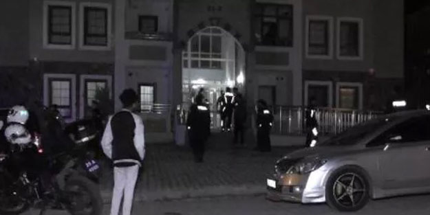 Erzurum'u sarsan korkunç cinayet: Annesini, erkek arkadaşıyla görünce çılgına döndü bıçağa sarıldı