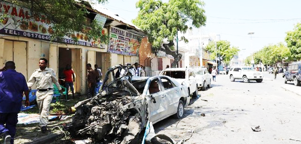 Eş Şebab, Askeri üsse bombalı araçla saldırdı: 50 ölü