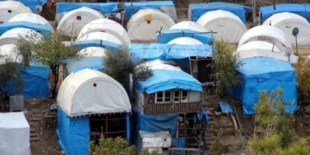 Esad saldırısı sonrası 40 bin Türkmen sınırda