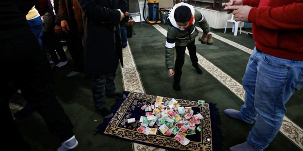 Esaret altındaki Filistin halkı depremzedeler için tam 1 milyon dolar bağış topladı