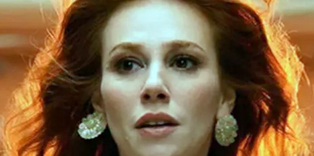 Esas sen kendine gel oyuncu müsveddesi! Bu ne hadsizlik...