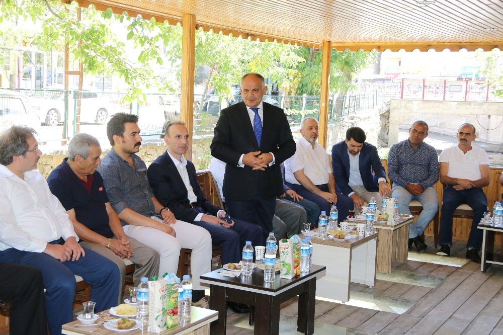Esat Öztürk: “Bayramlar kardeşliğin ön plana çıktığı günlerdir” 