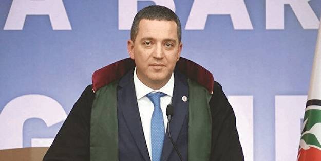 Eşcinsel savunucusu Erinç Sağkan’a tokat gibi sözler! Sana ‘ister etek giy, ister kadın ismi al’ desek...