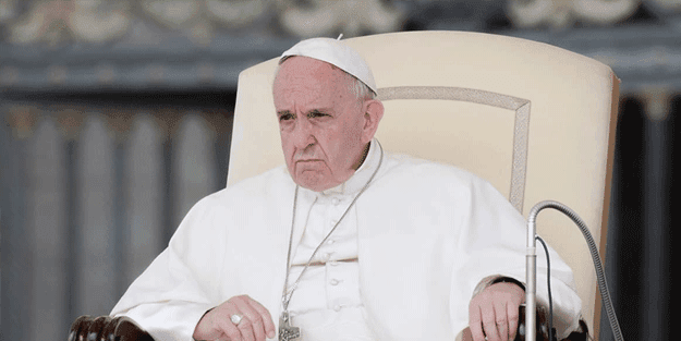 Eşcinsellere bile göz kırpan Papa solcuların peşinde