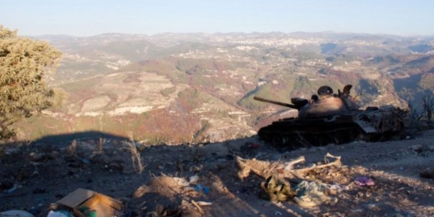 Katil rejim Lazkiye kırsalına saldırıyor