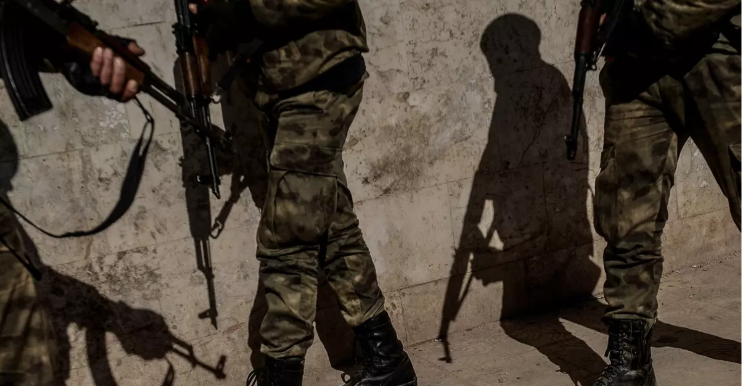 Esed rejimine bağlı ''Şebbiha'' milislerinden iki grup çatıştı! 17 kişi öldü