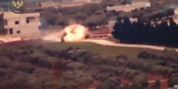 Esed'e bir darbe daha! Helikopterden sonra tankı da vuruldu