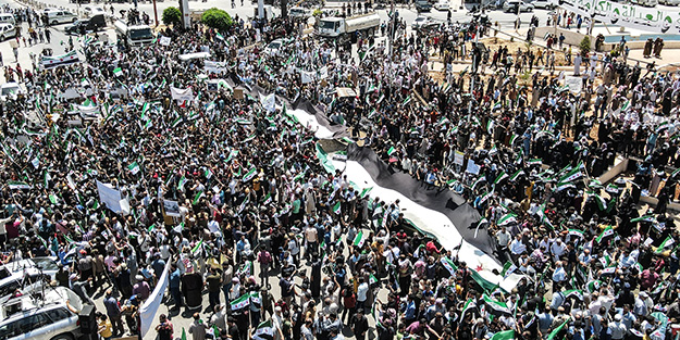 Esed'e büyük şok! Suriye'de halk ayağa kalktı