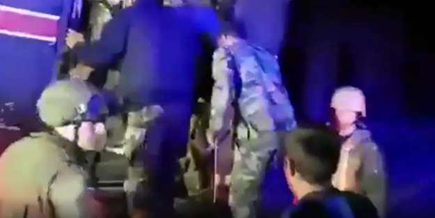 Esed'in 18 askeri böyle teslim edildi