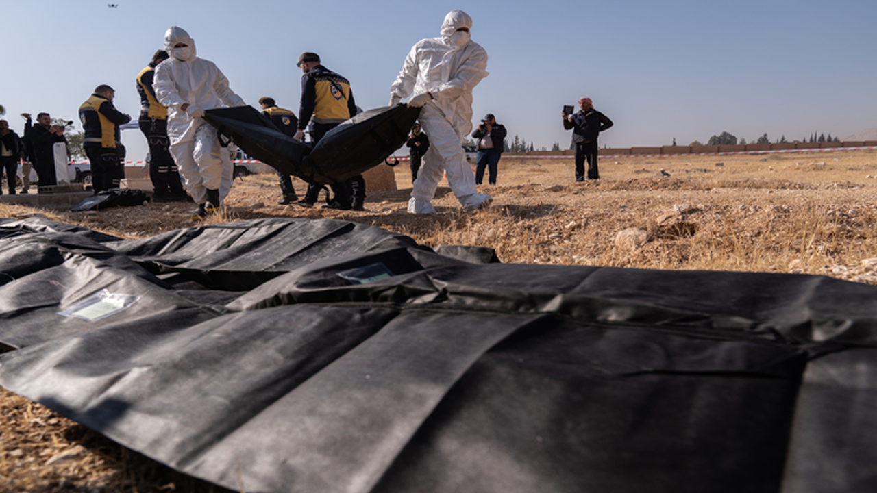 Esed'in askerleri ne zaman kurşuna dizilecek? Suriye'de Baas rejimi sonrası hala toplu mezarlar bulunuyor!