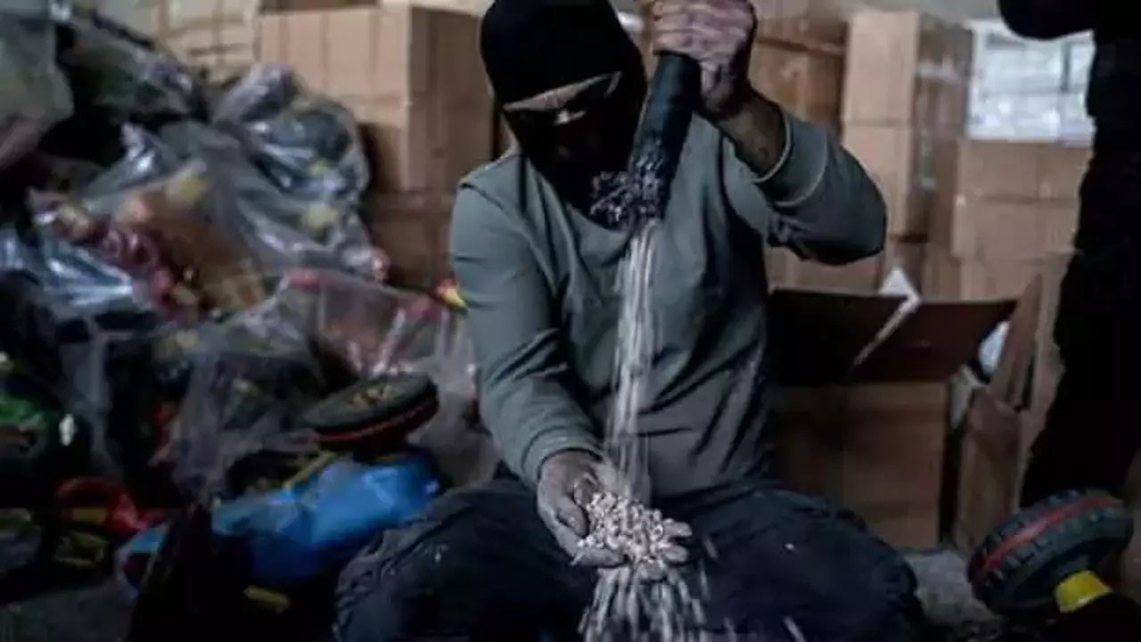 Esed'ın milyon dolarlık deposu yola çıkmak üzereymiş!