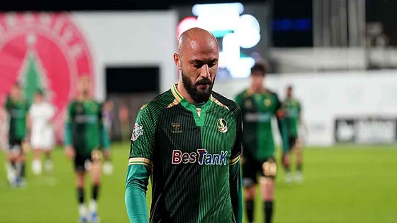 Esenler Erokspor'a 2-1 mağlup olan Sakaryaspor, 2. Lig'e düştü