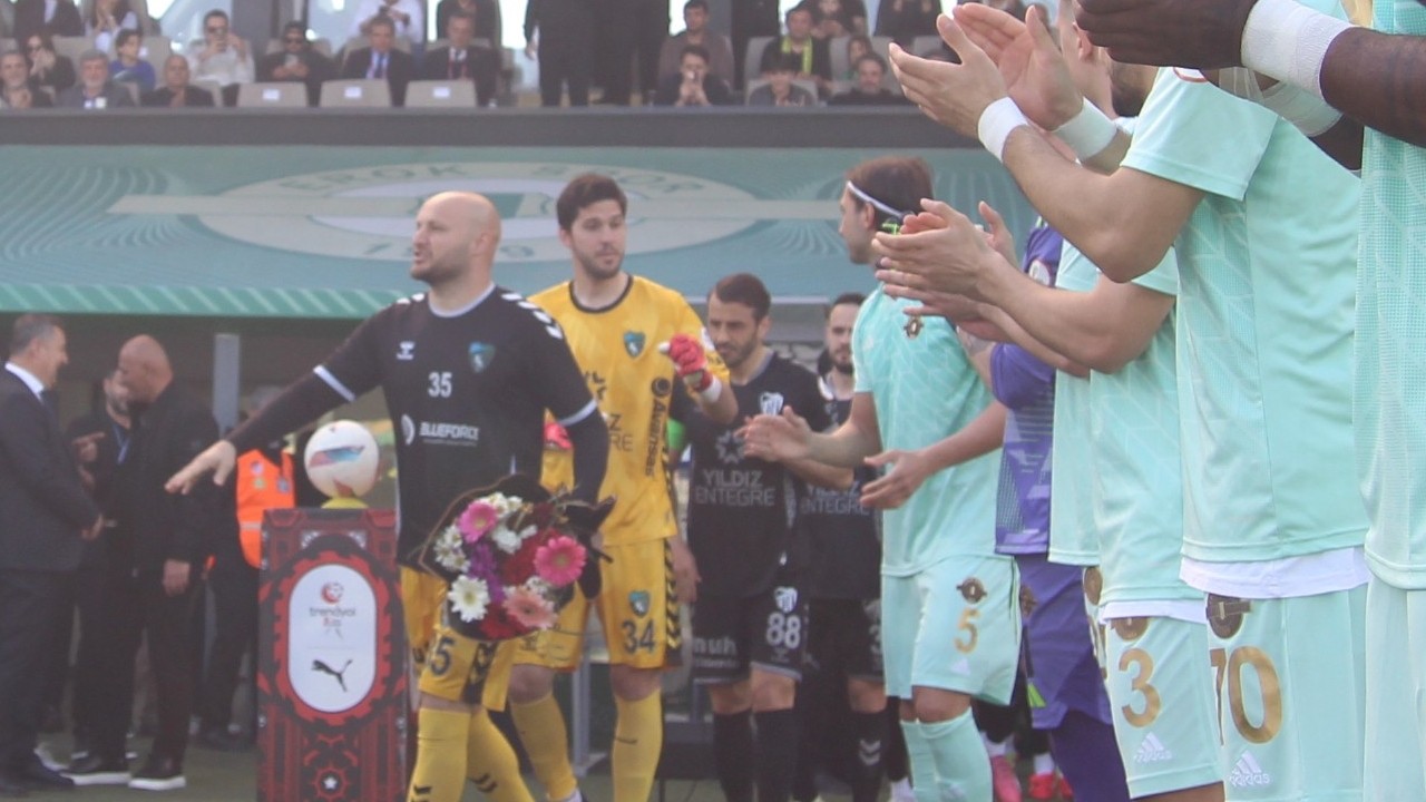 Esenler Erokspor'dan Süper Lig'e yükselen Kocaelispor'a alkışlı karşılama