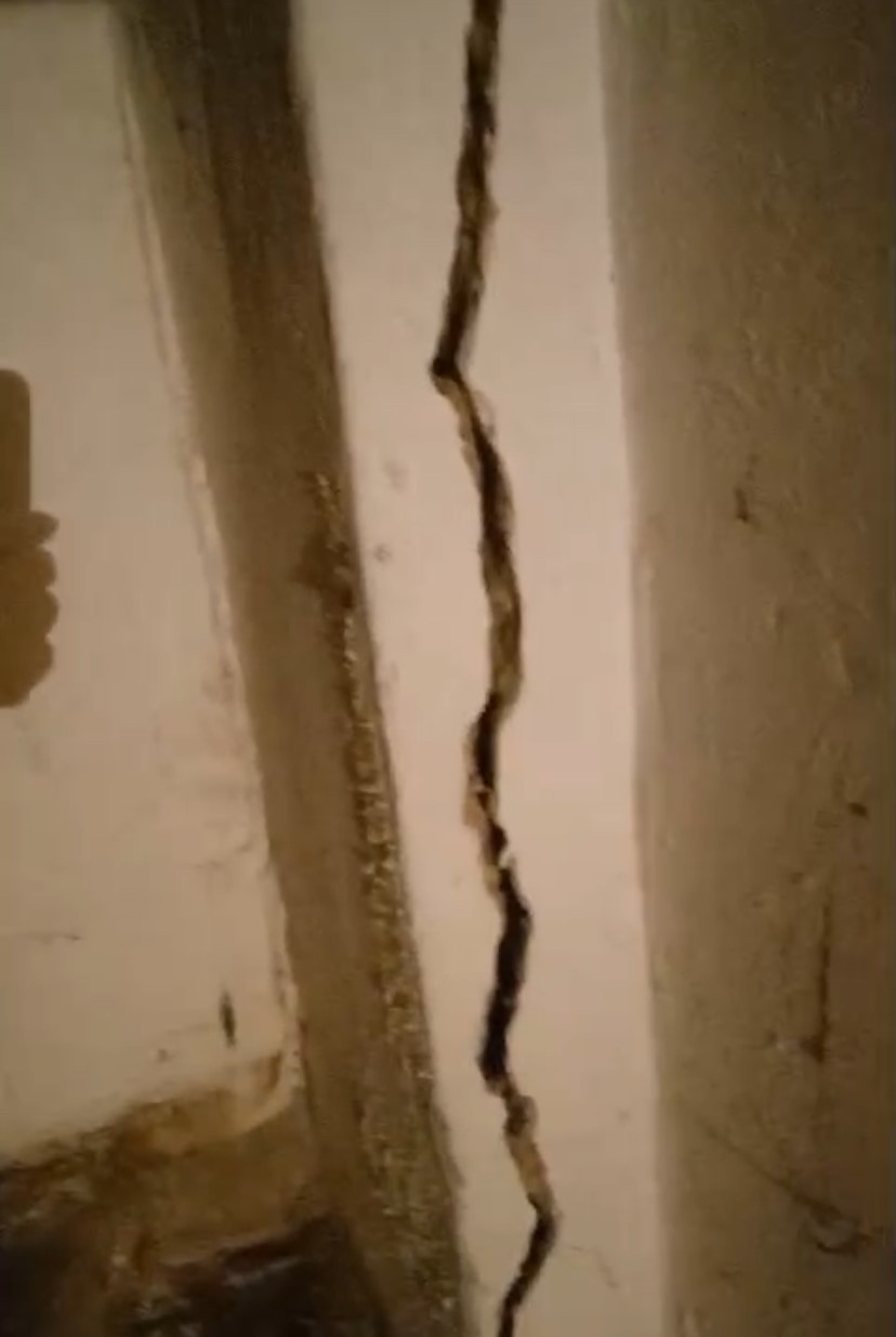 Esenler’de 6 katlı bina tedbir amaçlı boşaltıldı