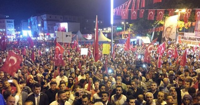 Esenler'de 'demokrasi nöbeti' kesintisiz devam ediyor