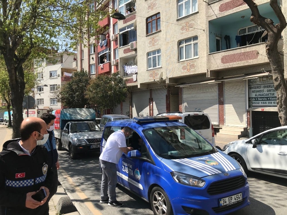 Esenler’de fırıncılar ekmek dağıttı, zabıta anons yaptı 