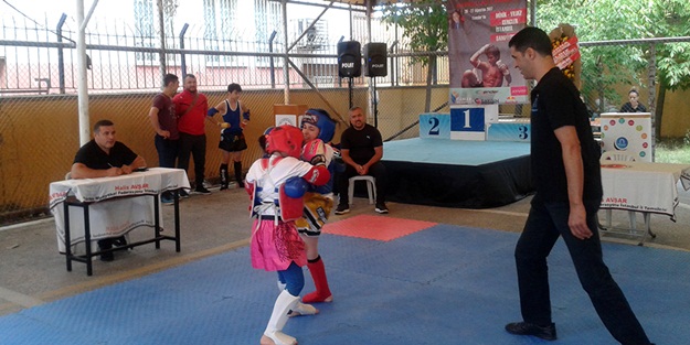 Esenler'de kıyasıya Muay Thai mücadelesi