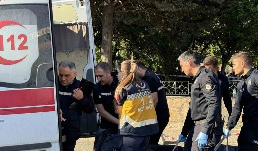 Esenler’de korkutan anlar! Elindeki satırla sokağa daldı