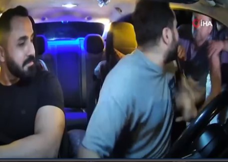 Esenyturt'ta korna çalan taksiciye saldırı: Önce çarptı sonra saldırdı!