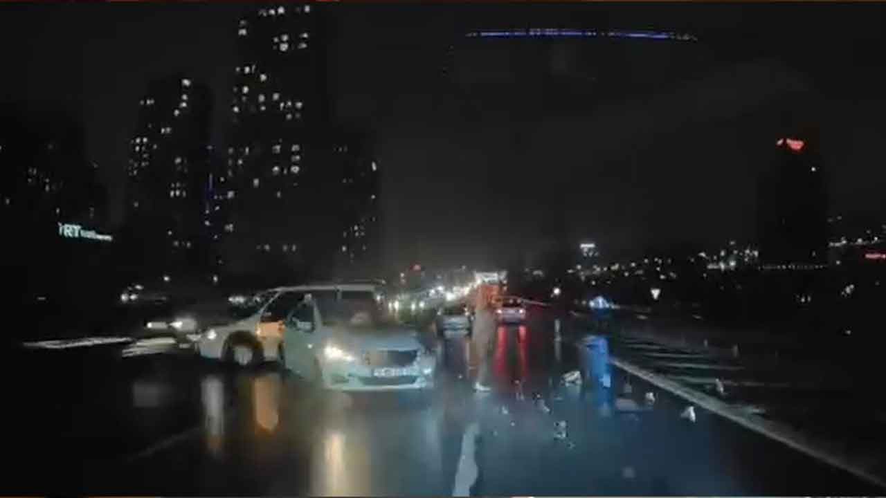 Esenyurt bağlantı yolunda korku dolu anlar! Direksiyon hakimiyetini kaybedince önündeki aracı biçti!
