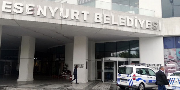 Esenyurt Belediyesinde bıçaklı tehdit!