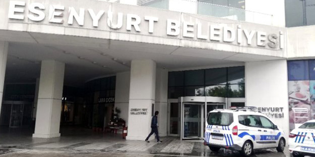 Esenyurt Belediyesine bıçakla giren kişi gözaltında!