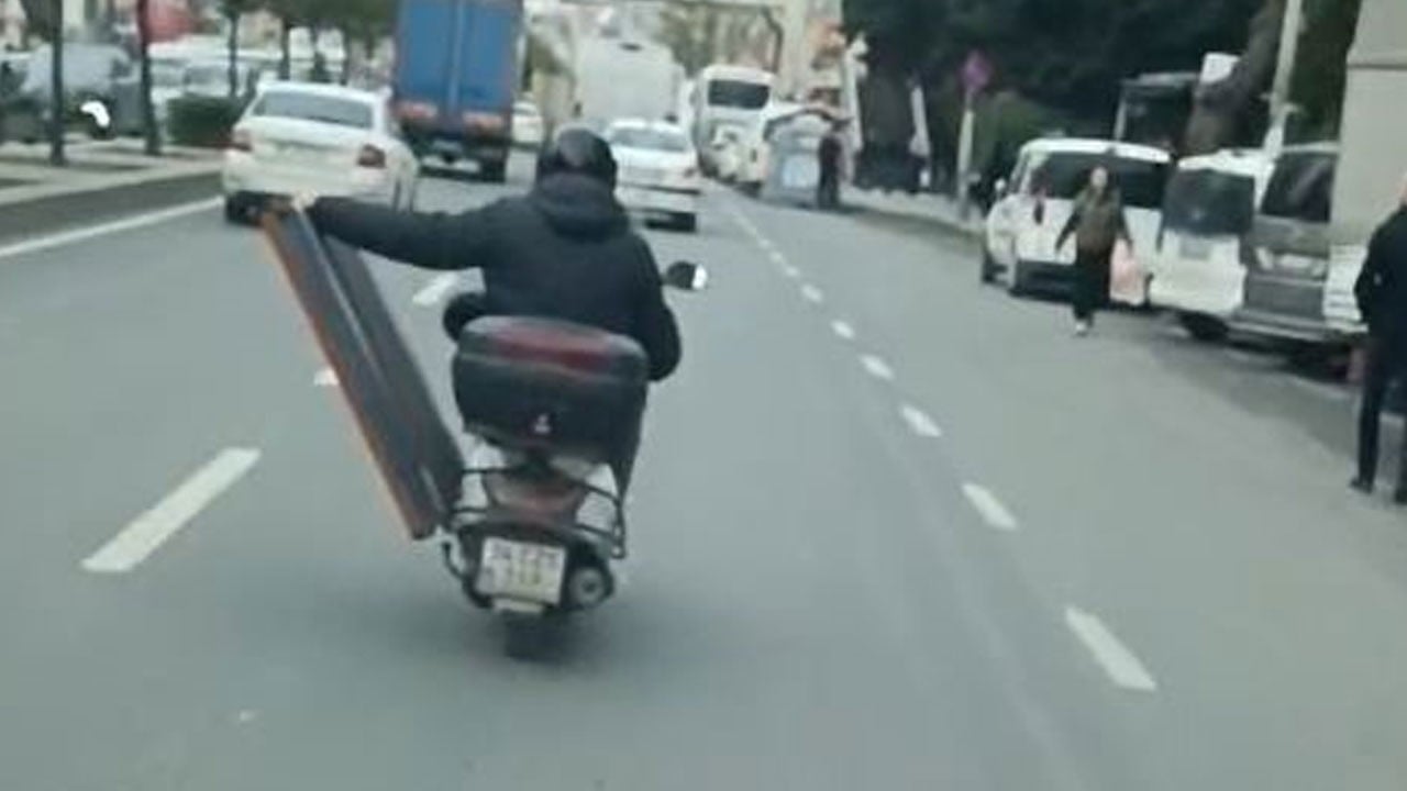 Esenyurt'ta akan trafikte şaşırtan görüntü