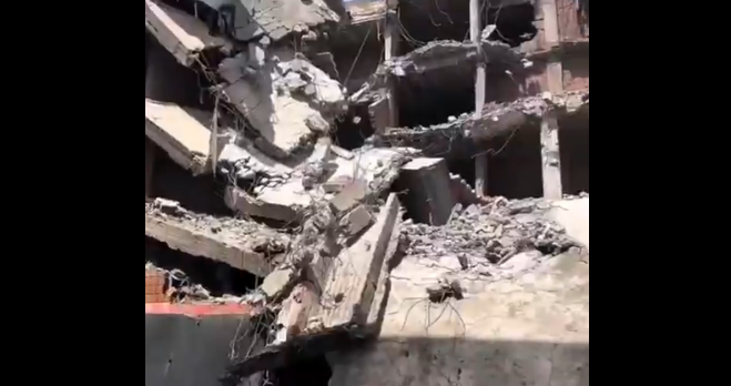 Esenyurt’ta akılalmaz tanıtım! Deprem kabini üreticisi reklam için canını hiçe saydı