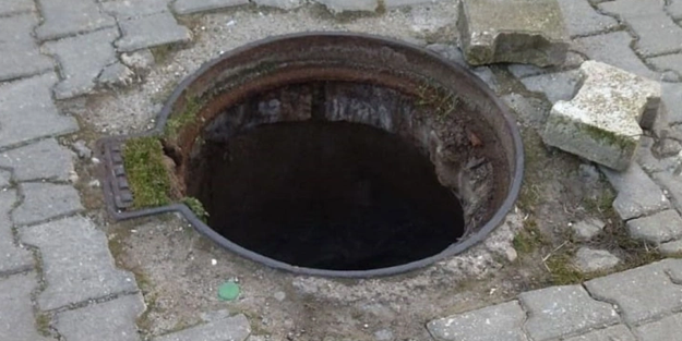 Esenyurt'ta akıllara durgunluk veren olay! Rögar kapağını kaldırdılar içeriden kaçak göçmen çıktı!