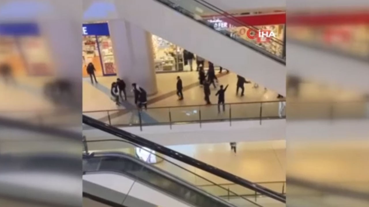 Esenyurt’ta alışveriş merkezinde kavga çıktı! O anlar kamerada