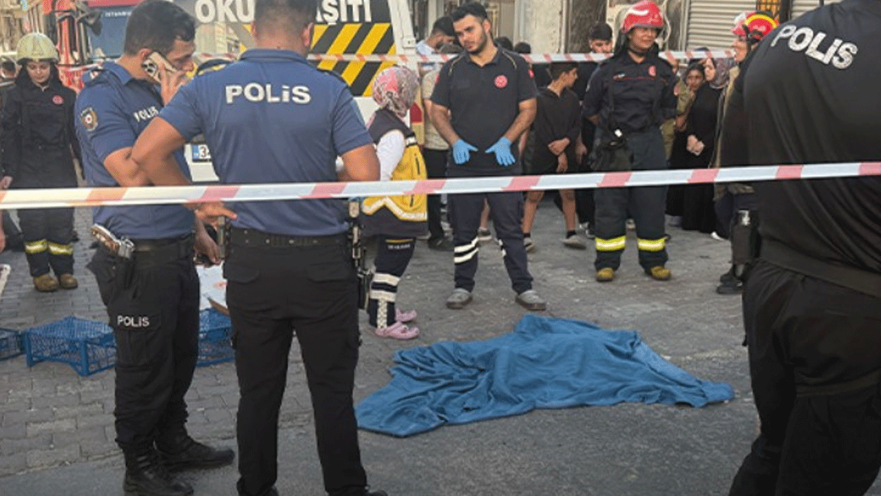 Esenyurt'ta anne-oğula minibüs çarptı: 1 yaşındaki çocuk öldü!