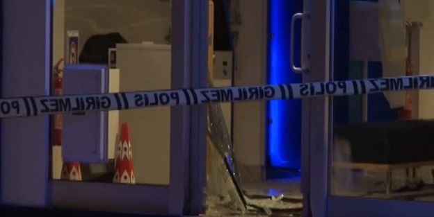 Esenyurt'ta banka şubesi önünde patlama