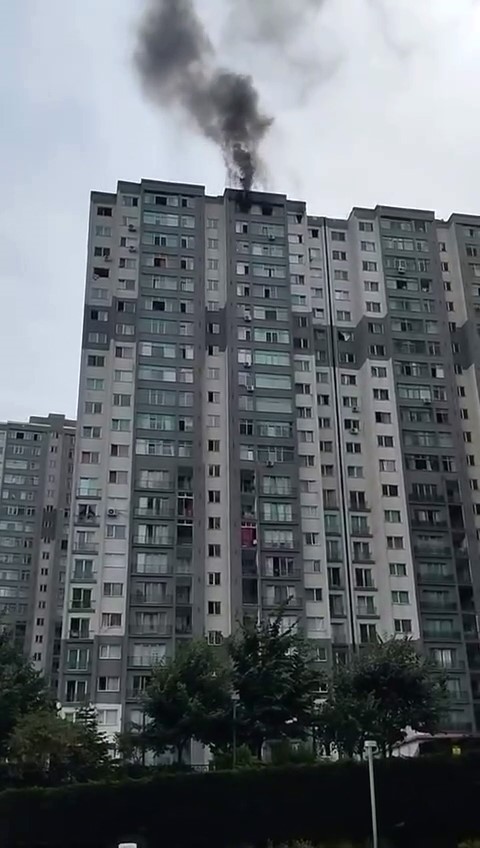 Esenyurt'ta bir rezidansta yangın çıktı!