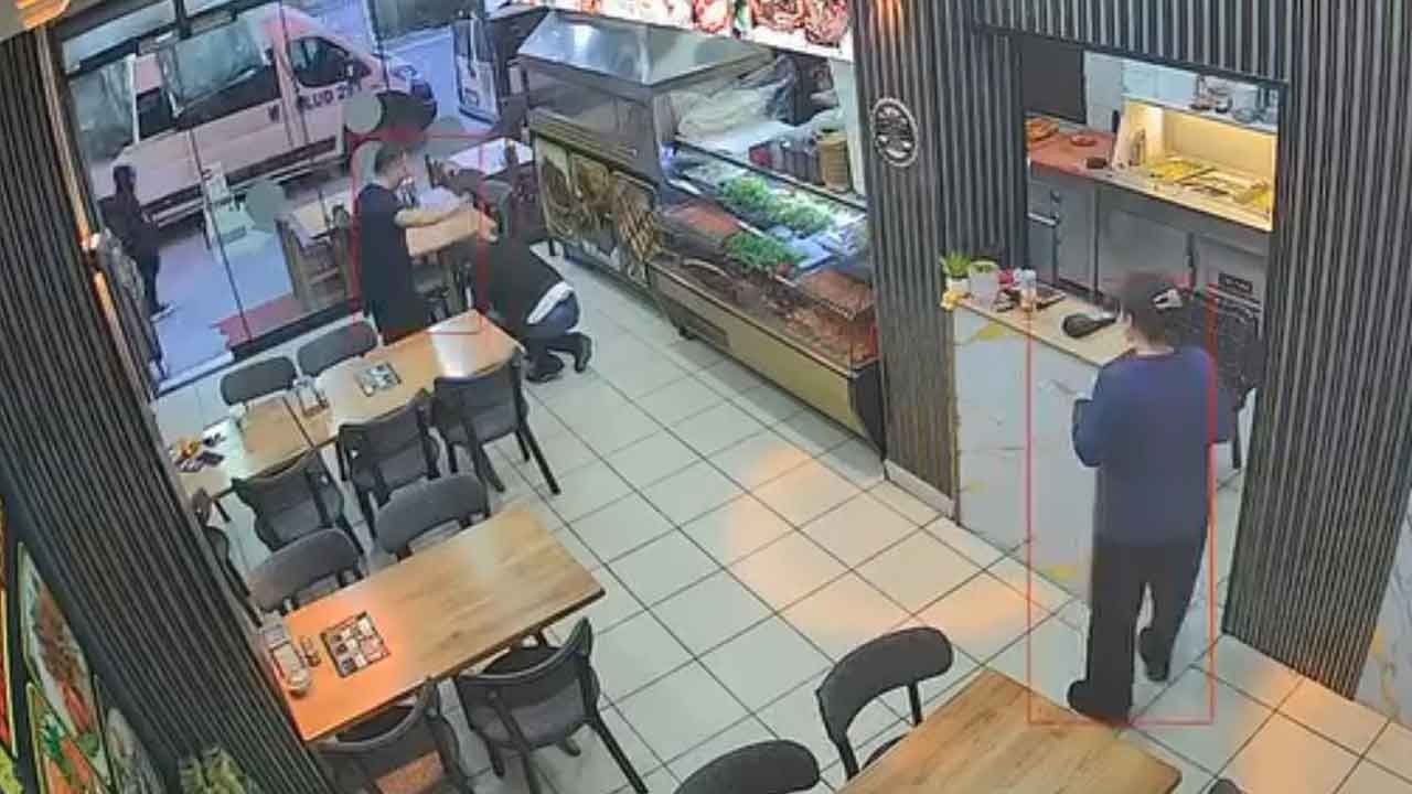 Esenyurt'ta can pazarı! Restoran sahibi saniyeler içinde müşteriyi ölümün kıyısından çekip aldı!