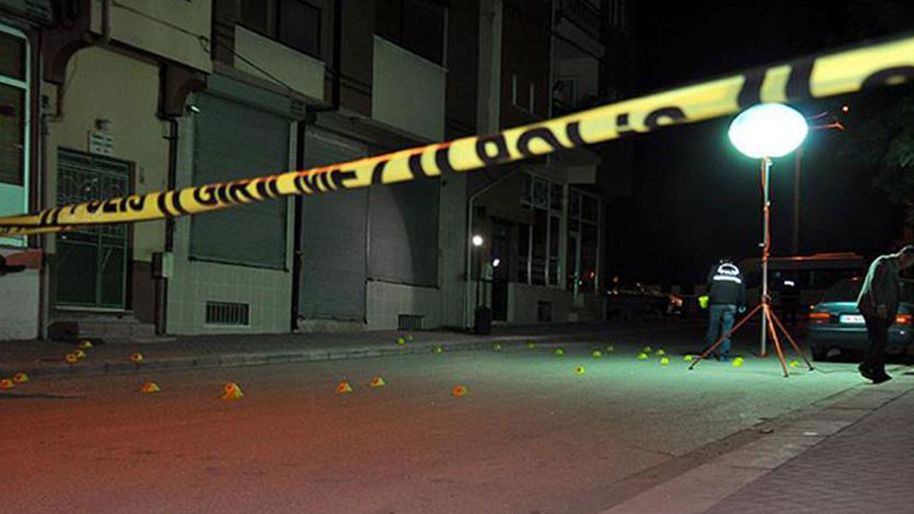 Esenyurt'ta dehşet anları! Önce eşini vurdu sonra kendini