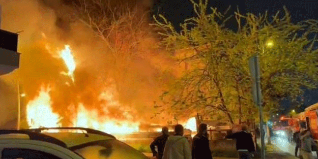 Esenyurt'ta gece yarısı korkutan yangın