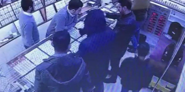 Esenyurt'ta içinde 2 kilo altın bulunan çantayı çaldı