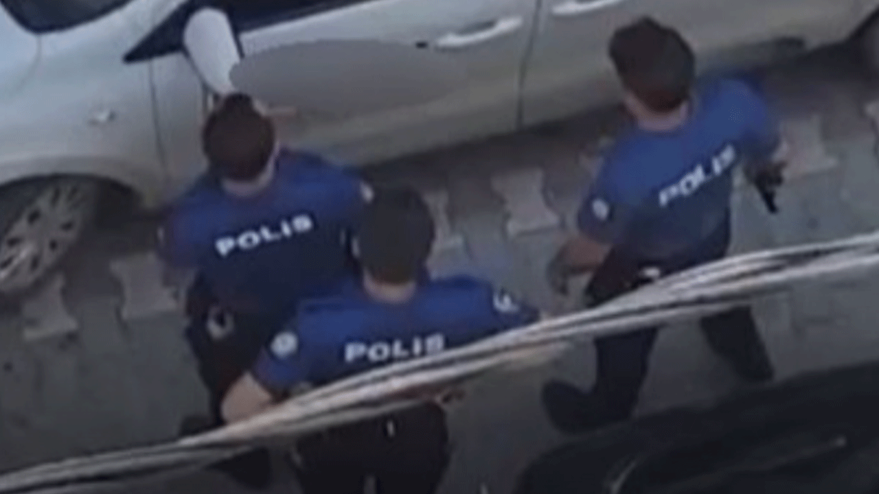 Esenyurt'ta ilginç anlar: Polisi görünce kendisini arabaya kilitledi!