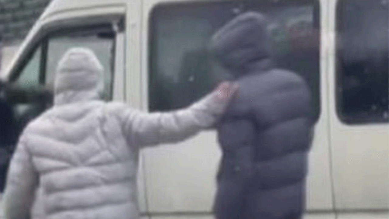 Esenyurt'ta kar topu eğlencesi kavgaya dönüştü!