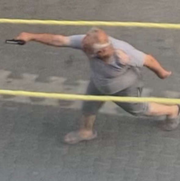 Esenyurt'ta korkunç olay! Önce sokakta oynayan çocuğu darp etti ardından etrafa ateş etti