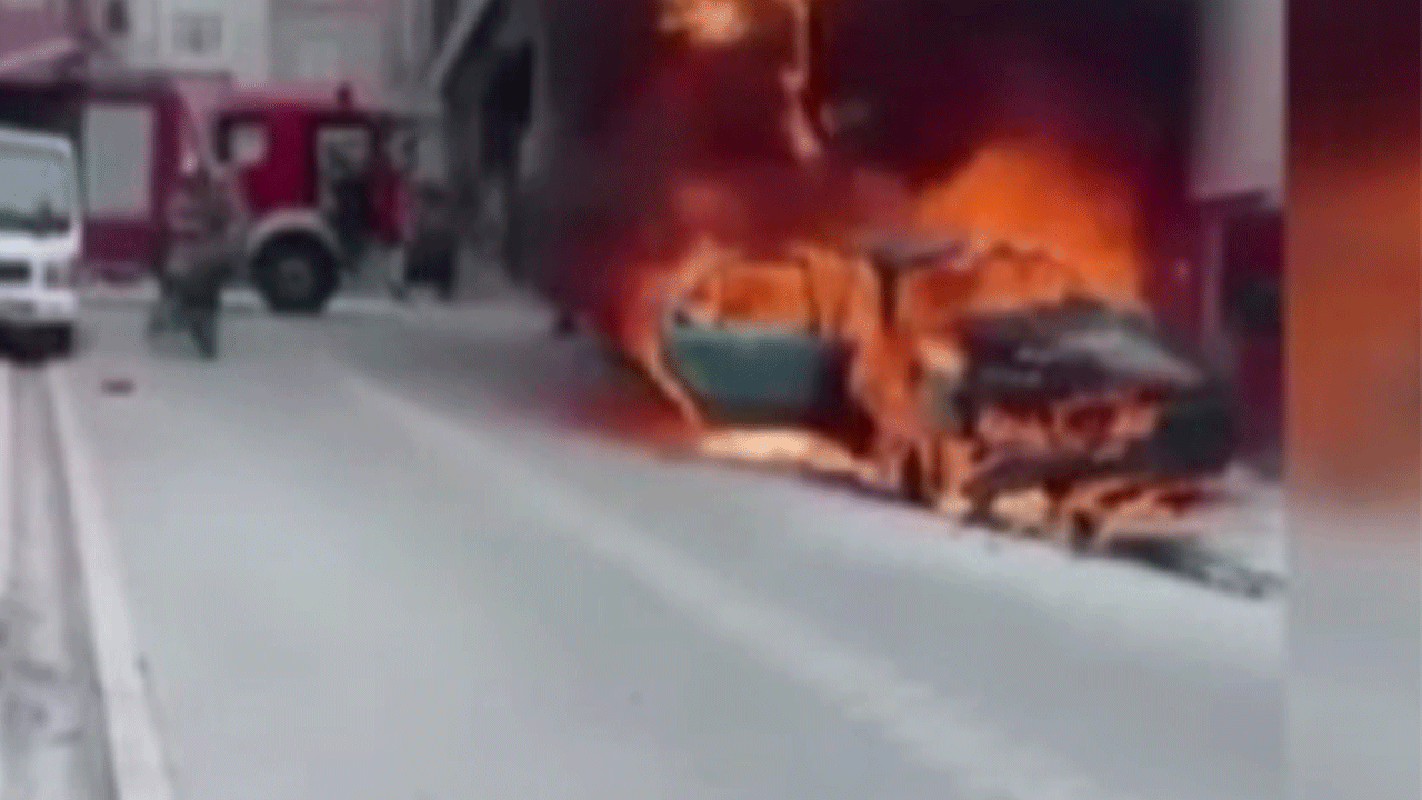 Esenyurt'ta korkutan anlar! Bir anda alev aldı!