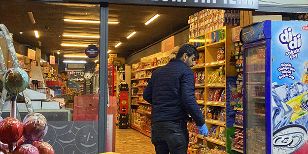 Esenyurt’ta markete silahlı saldırı: Camlar kırıldı, içerideki malzemeler zarar gördü