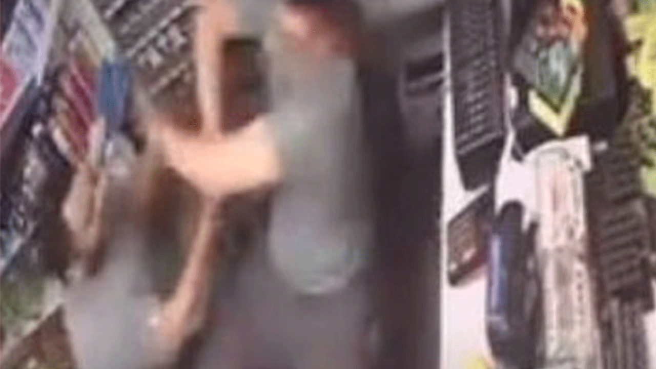 Esenyurt'ta markette tepki çeken görüntüler: 15 yaşındaki çocuğa böyle saldırdılar!