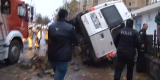 İstanbul'da minibüs devrildi! Çok sayıda yaralı var