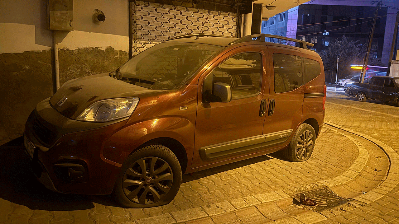 Esenyurt’ta motosikletli saldırı kamerada!