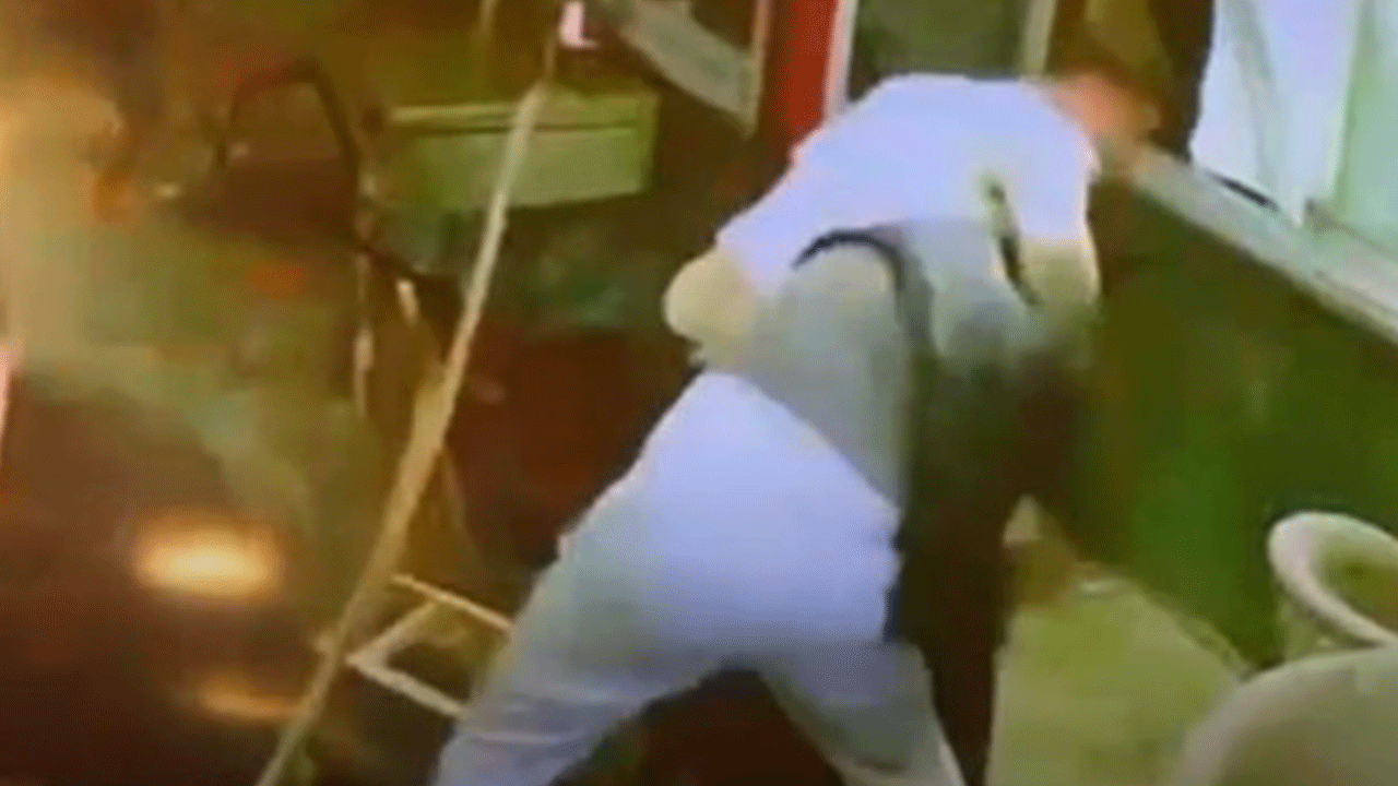 Esenyurt'ta pastanede küfürlü konuşma kavgası!